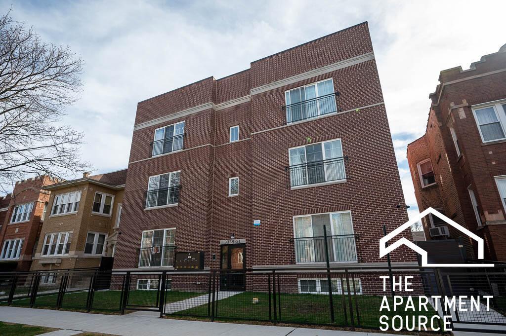 Building Photo - 3329 N Avers Ave