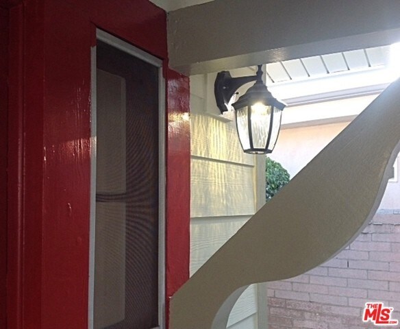 Building Photo - 1112 E Lexington Dr