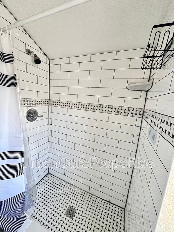 Building Photo - 144 7th Ave N