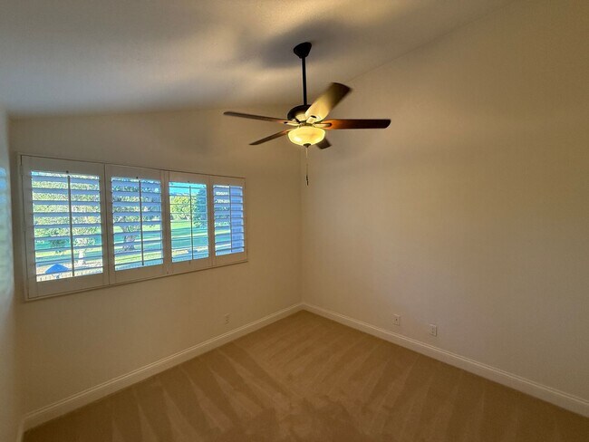 Building Photo - 4-Bedroom Plus Bonus Room Home with Golf C...