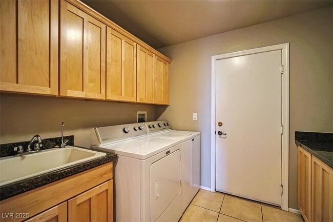 Building Photo - 1740 Flores Ln