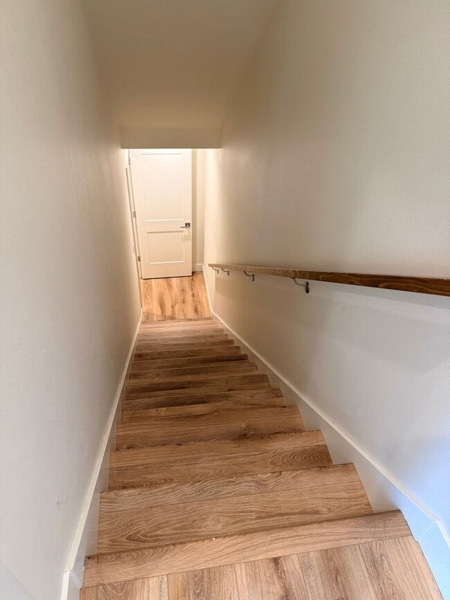 Building Photo - 4 bed/3.5 Bath Townhouse in Richmond Neigh...