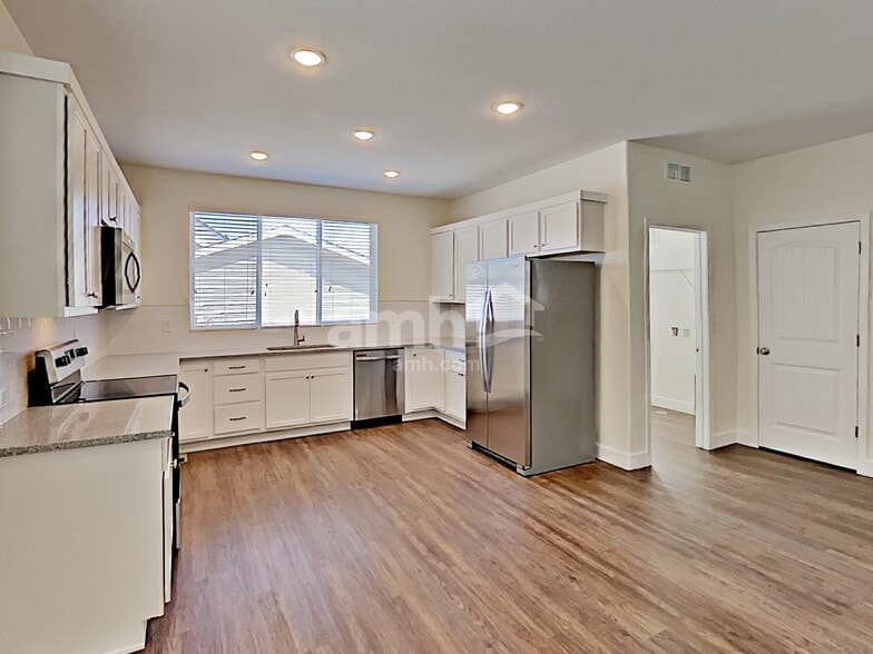 Building Photo - 4465 Crestone Peak St