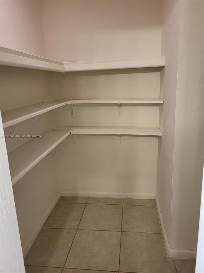 Building Photo - 208 Oakmont Pkwy