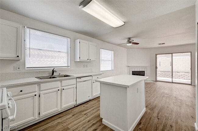 Building Photo - 8213 Mt Brodie Cir