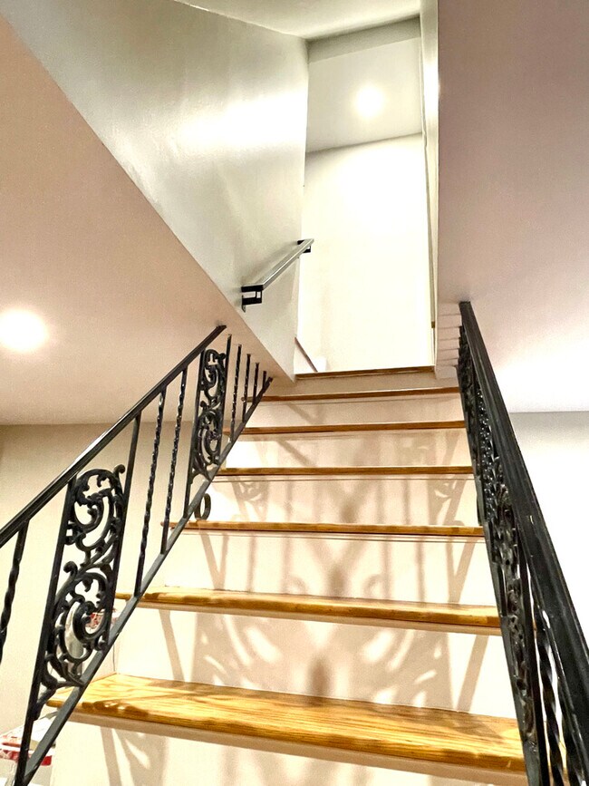 Building Photo - 4680 Umbria St