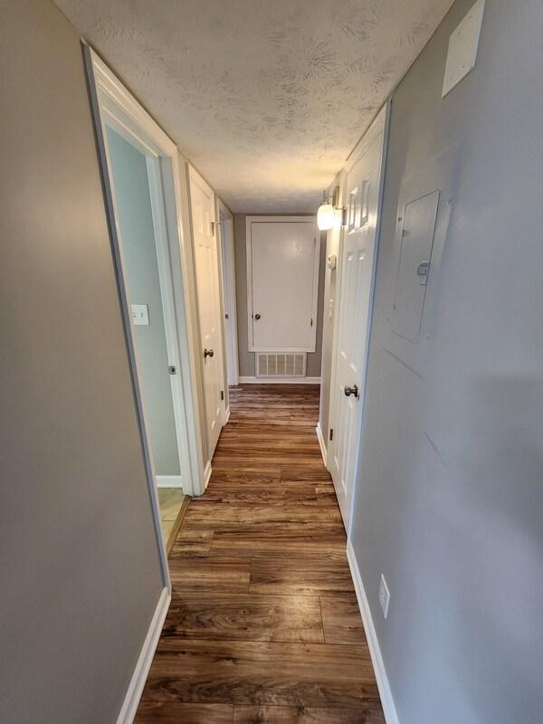 Building Photo - 365 Winding River Dr