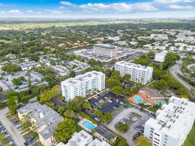 Building Photo - 9125 SW 77th Ave