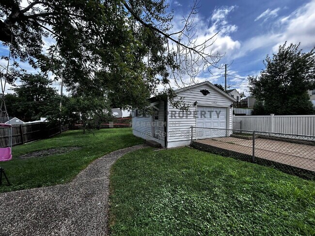 Building Photo - 10922 Juniper Ct