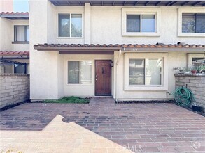 Building Photo - 9814 Ladera Ct