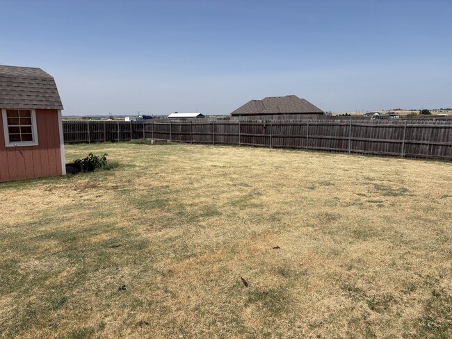 Building Photo - 373 NE Sanders Dr