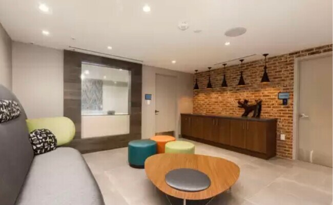 Building Photo - 145 Riverhaven Dr