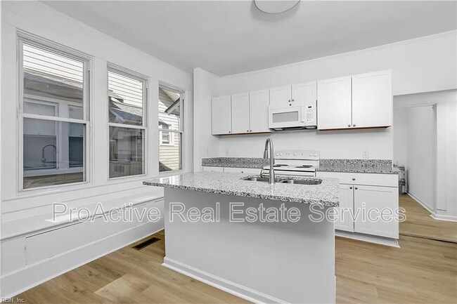 Building Photo - 244 W 32nd St