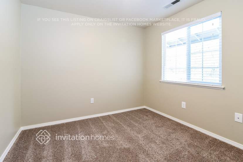Building Photo - 18511 E Country Club Dr