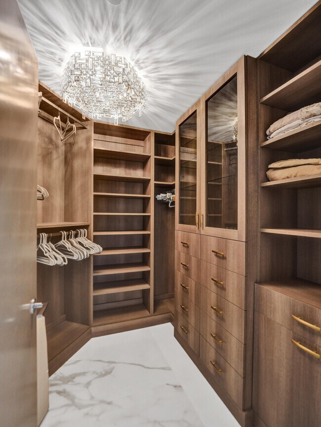 Building Photo - 525 N Fort Lauderdale Beach Blvd