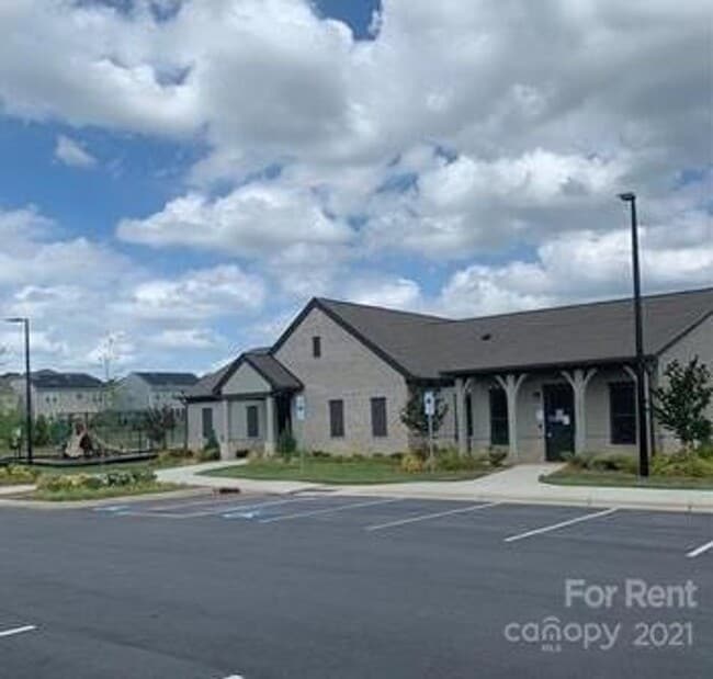 Building Photo - 15108 Moulin Ct Dr