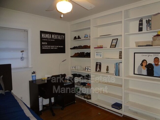 Building Photo - 806 Woodland Ave