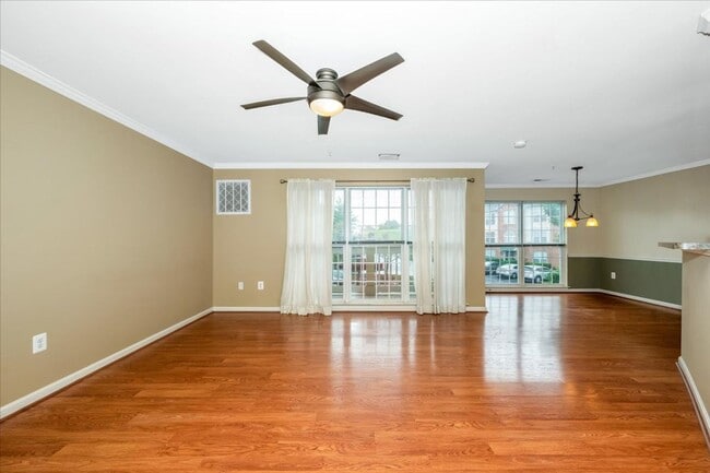 Building Photo - Excellent Elevator Condo for Lease