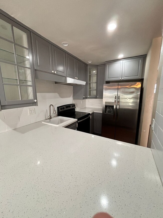 Building Photo - 2BD/2BA TOWNHOUSE FOR RENT IN CLAIREMONT! ...