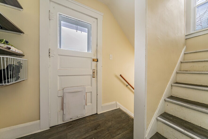 Building Photo - 2167 Carabel Ave