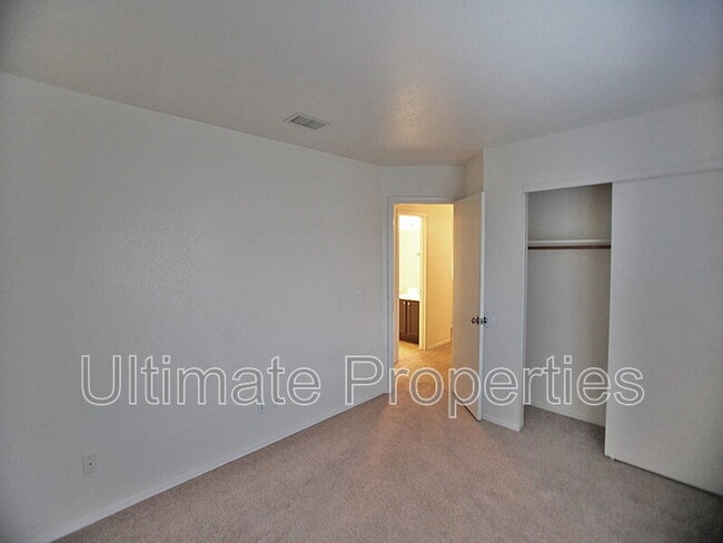 Building Photo - 15212 N 90th Ave