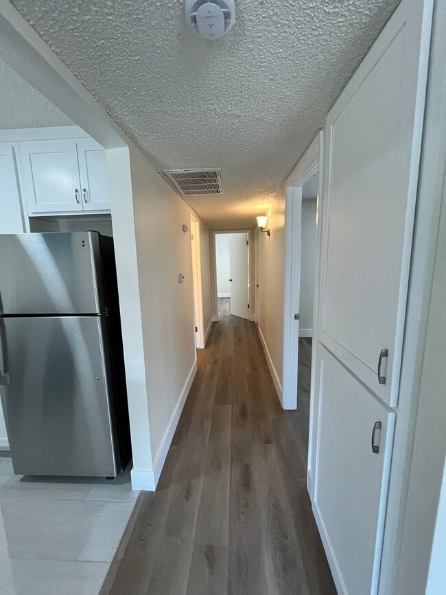Building Photo - MOVE IN READY! UPSTAIRS UNIT WITH BALCONY!