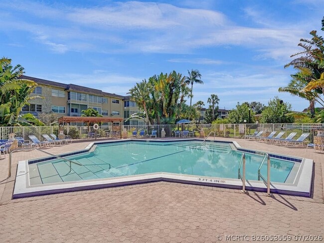 Building Photo - 5041 W Oakland Park Blvd