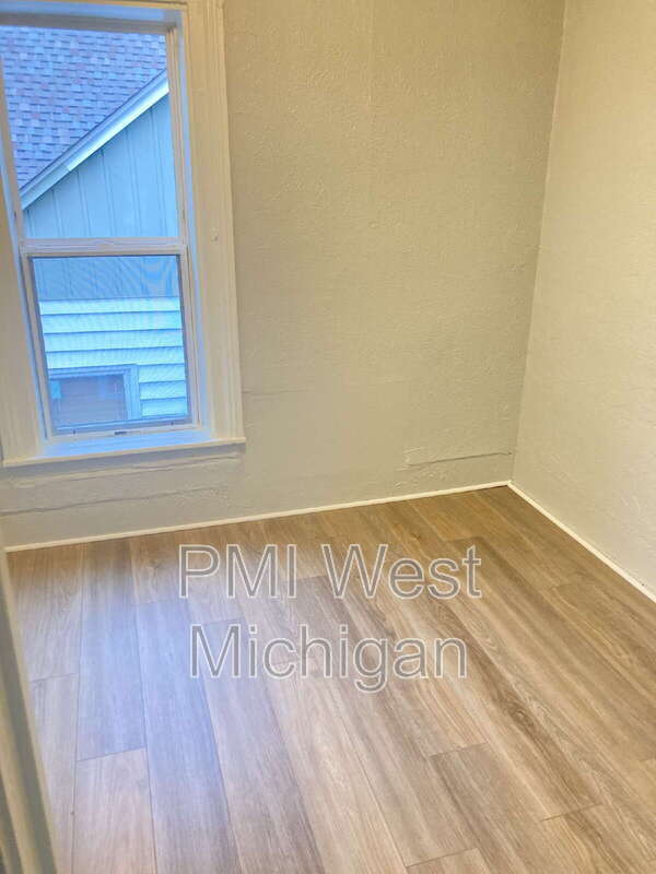 Building Photo - 826 Arianna St NW