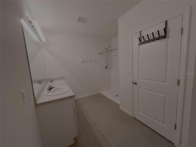 Building Photo - 5001 SW 97th Pl