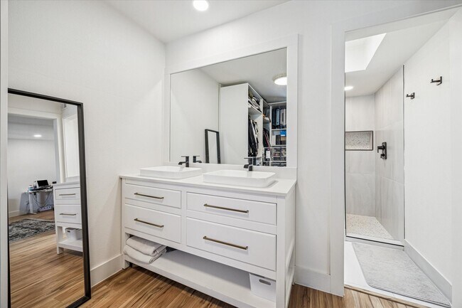 Building Photo - 13062 Trail Hollow Dr