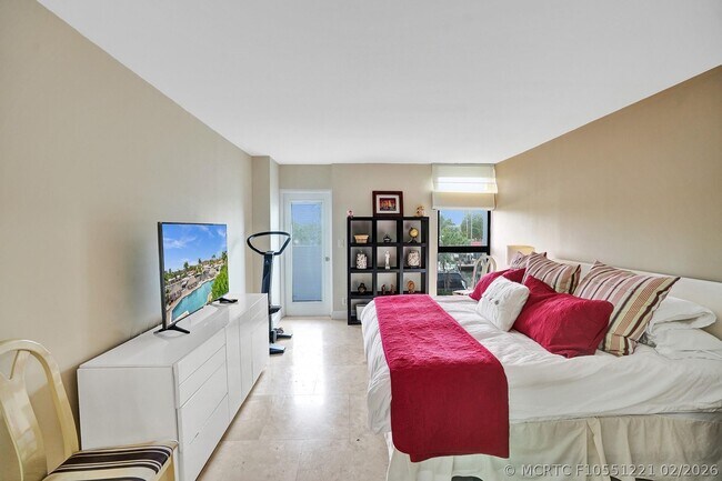 Building Photo - 1361 S Ocean Blvd