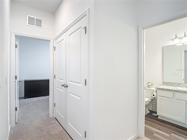 Building Photo - 38345 Honey Suckle Dr