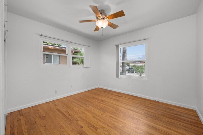 Building Photo - Dual private outdoor spaces!