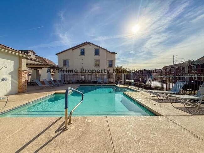 Building Photo - 164 W Commerce Ct