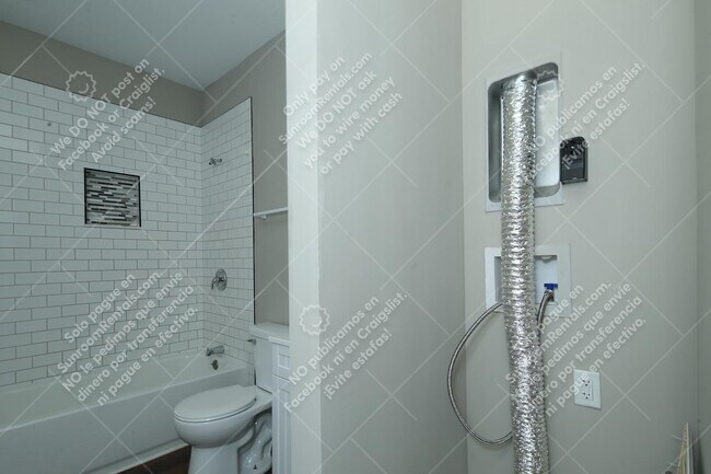 Building Photo - 330 N Randolph St A