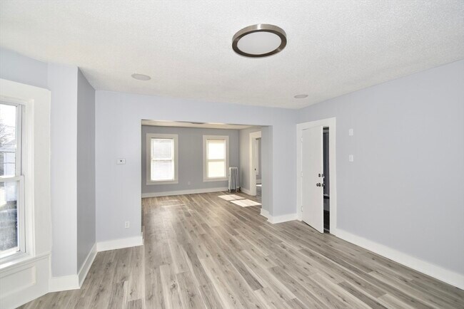 Building Photo - 30 Day St