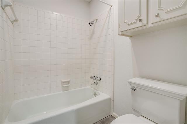 Building Photo - 5605 Collinwood Ave