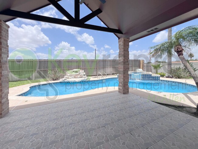 Building Photo - Gorgeous 4b/4.5bath house in McAllen