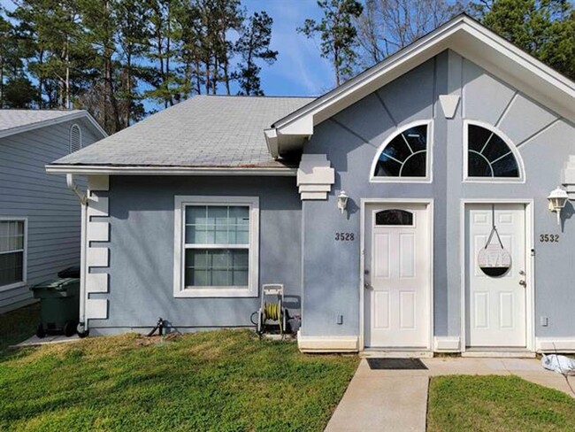 Primary Photo - East Tallahassee Townhome Near Fallschase