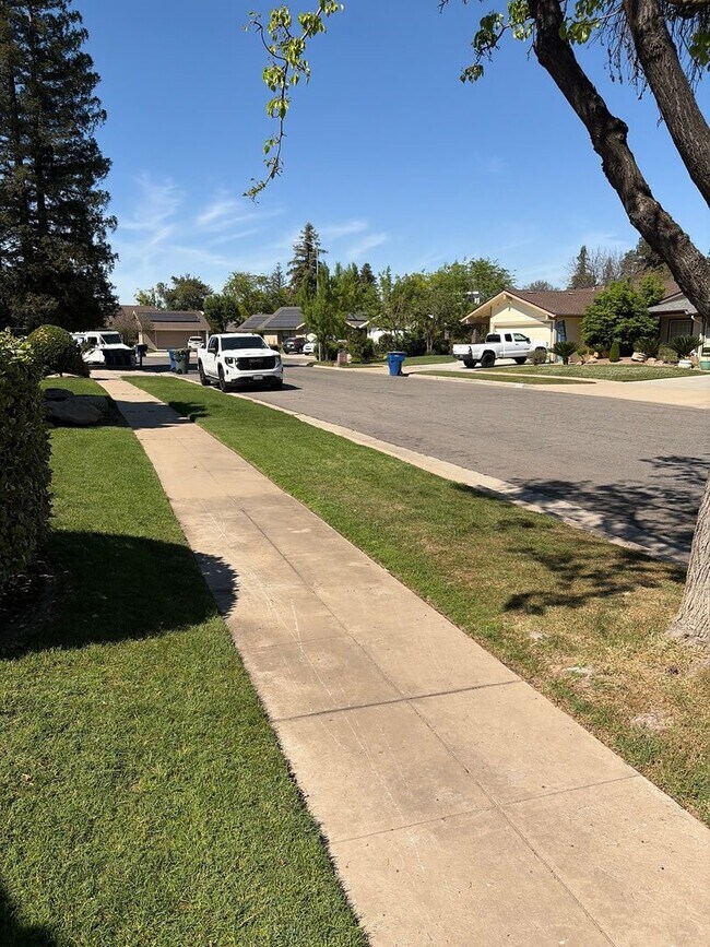 Building Photo - Exceptional 3 bedroom plus Loft or 4th bedroom