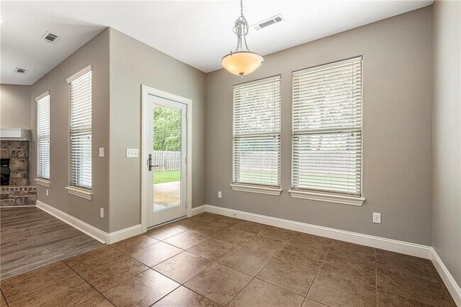 Building Photo - 4403 W Meadow Oaks Dr