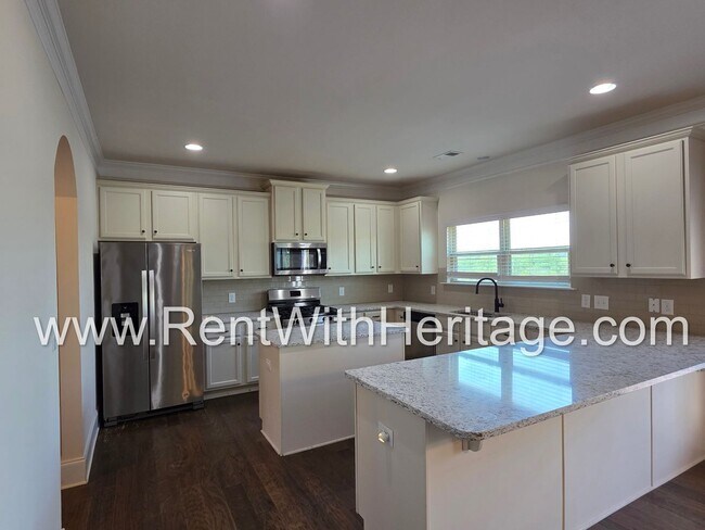 Building Photo - ABSOLUTELY BEAUTIFUL 5 BEDROOM/ 4.5 BATH HOME YOU DONT WANT TO MISS.