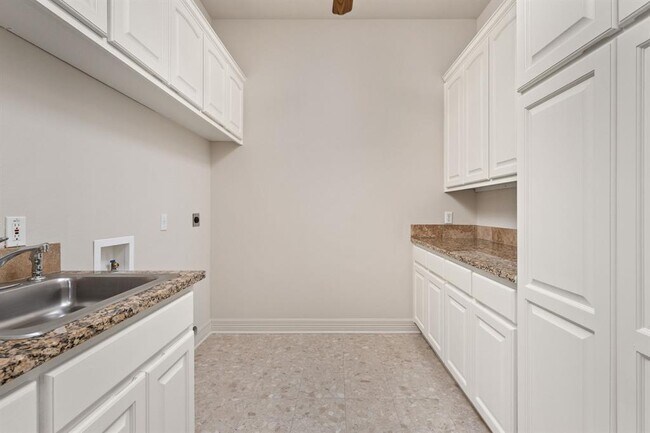 Building Photo - 8848 Chalk Knoll Dr