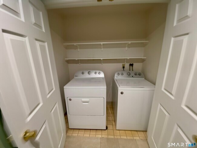 Building Photo - 65 Sandpiper Crescent