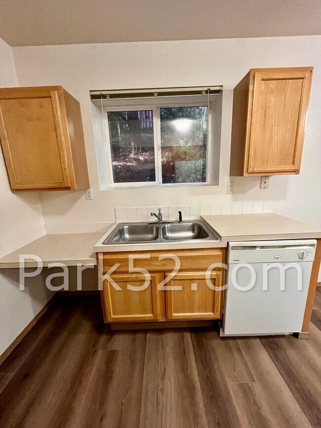Building Photo - 1 Bedroom 1 Bathroom - Ground Floor - Bonney Lake Condo - #D2
