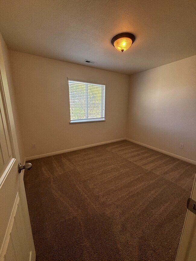 Building Photo - 2431 Ox Yoke Dr