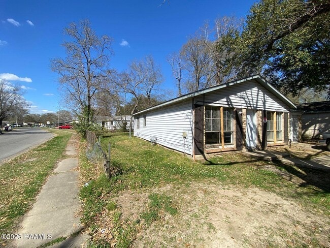 Building Photo - 1140 Madeline Ave