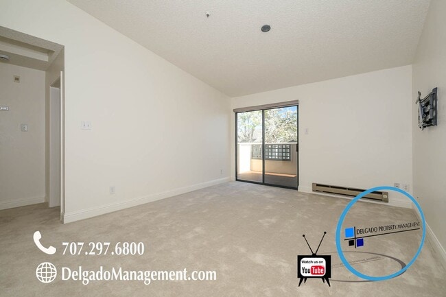 Building Photo - Glen Cove! Large one bedroom