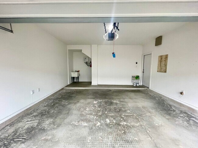 Building Photo - 9905 Kaspar Dr