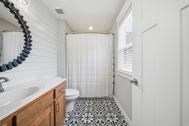 Building Photo - 9610 7th Bay St